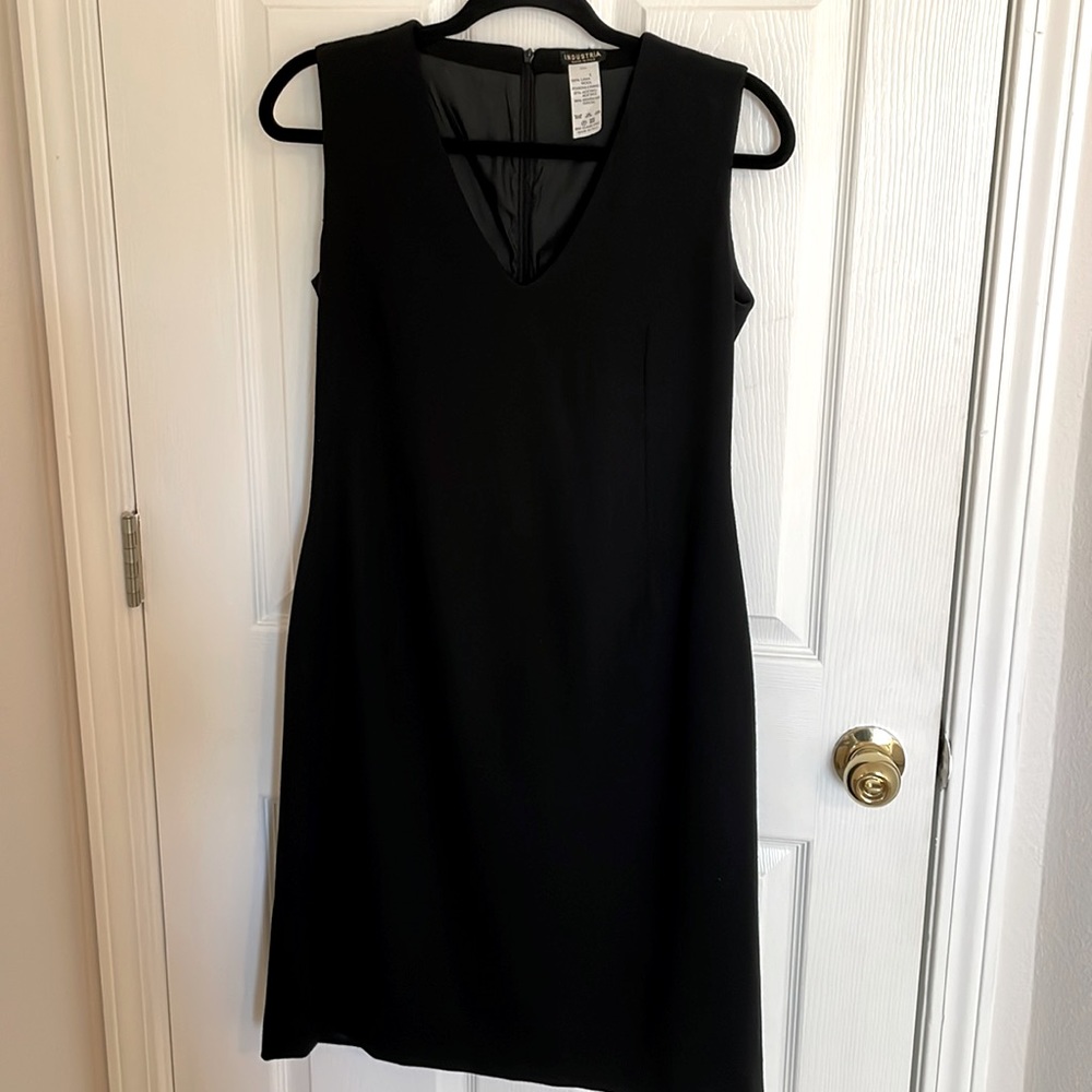 Sleeveless V Neck Black Dress Sz 6
